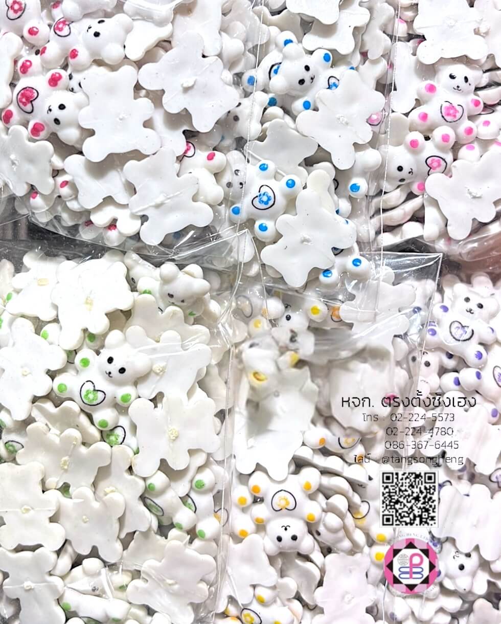 อะไหล่เรซิ่นการ์ตูนพื้นขาวรูปหมีหัวใจล้อมดอกไม้ คละสี