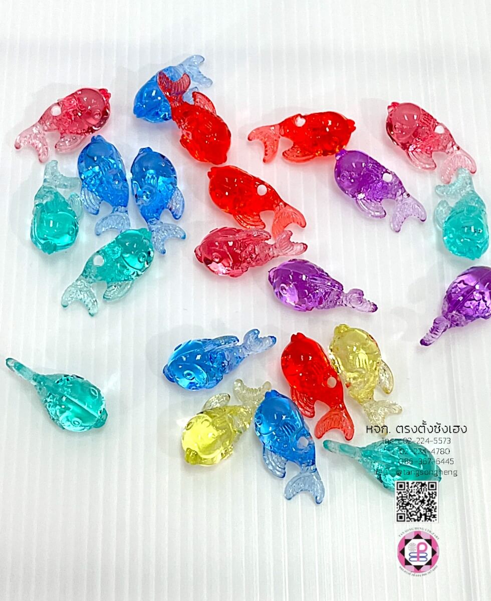 อะไหล่เรซิ่นมีรูร้อยรูปปลา คละสีสด แพ็ค 100 ชิ้น