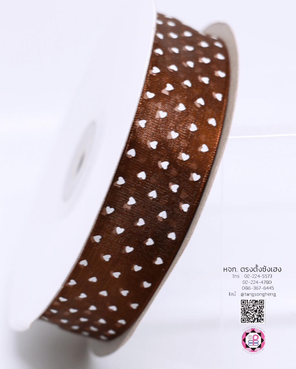ริบบิ้นผ้าแก้ว กว้าง 1 นิ้ว ยาว 50 หลา พิมพ์ลายหัวใจจุดเล็ก สีน้ำตาลพิมพ์ขาว 32#