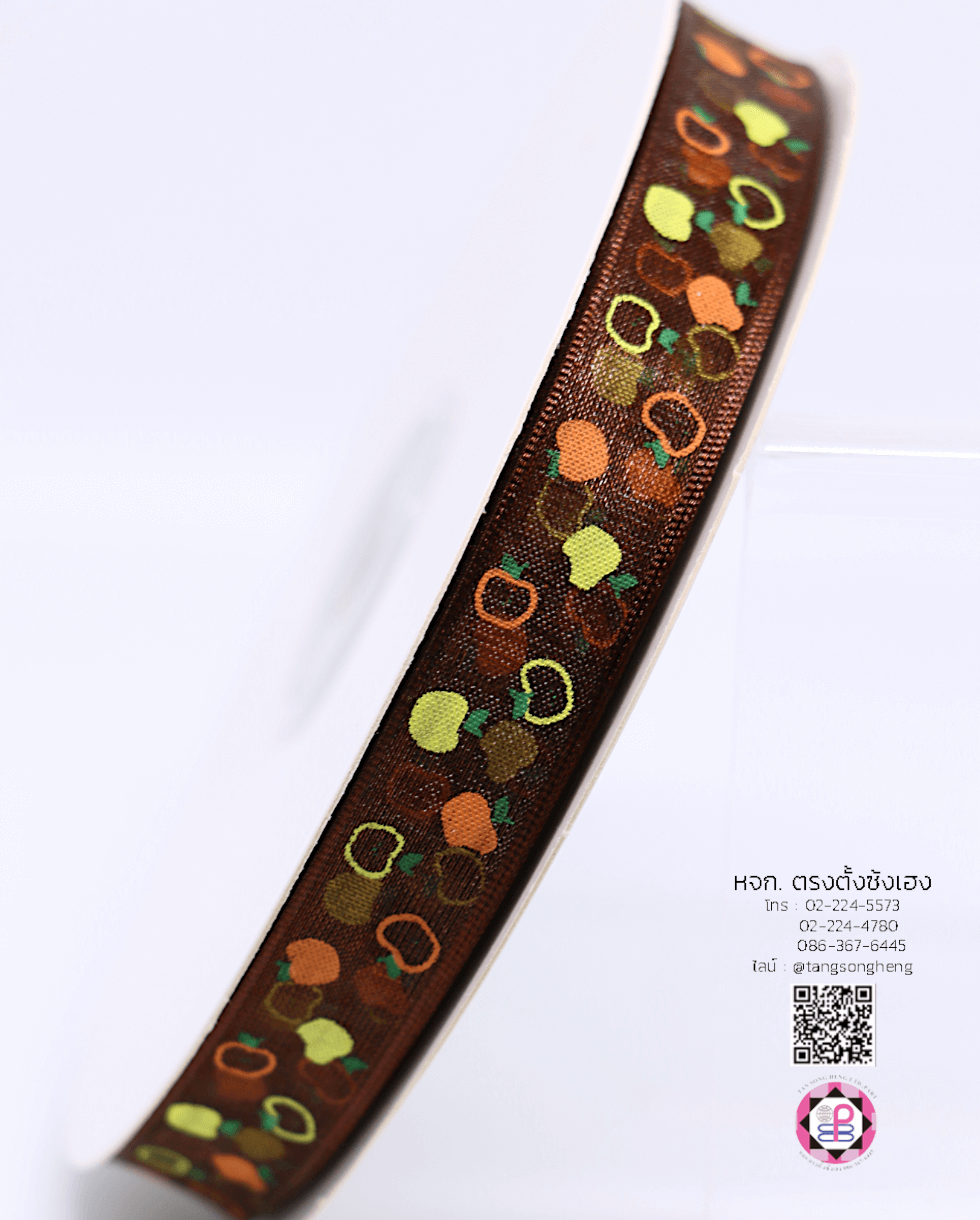 ริบบิ้นผ้าแก้ว กว้าง 13 มิล ยาว 50 หลา พิมพ์ลายแอปเปิ้ล 3 สี สีน้ำตาลเข้ม 32#